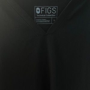 FIGS  Casma™ Three-Pocket Scrub Top